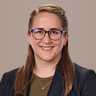 Courtney Schultz Headshot