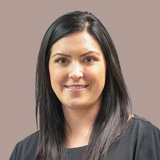 Erin DeVore headshot